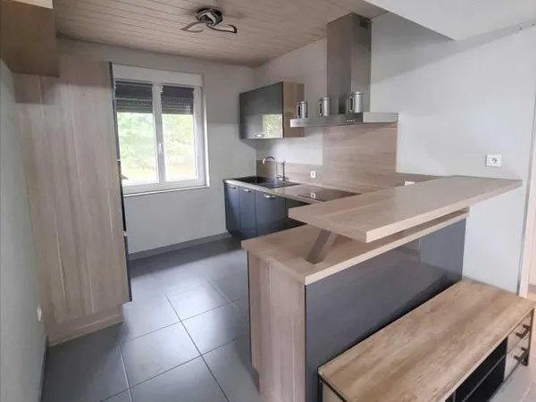 SAINT-JEAN-LES-LONGUYON : CHARMANTE MAISON JUMELEE