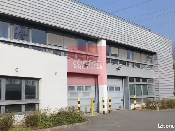Local 527 m² Trappes