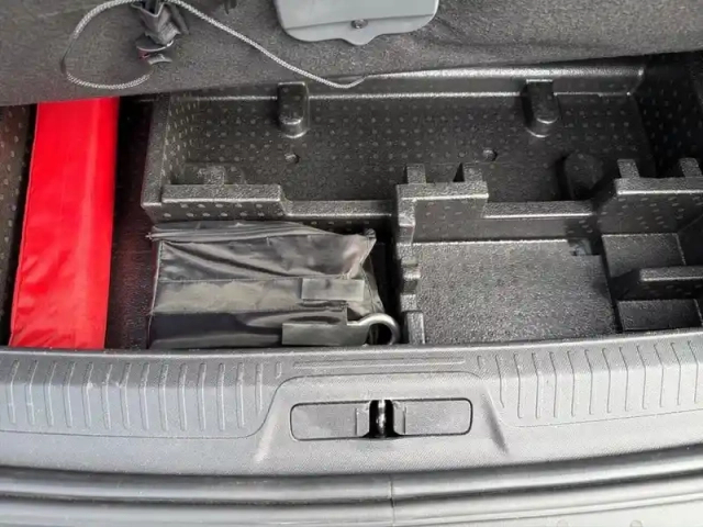 Peugeot 408 phev 180 e-eat8 allure — photo 27