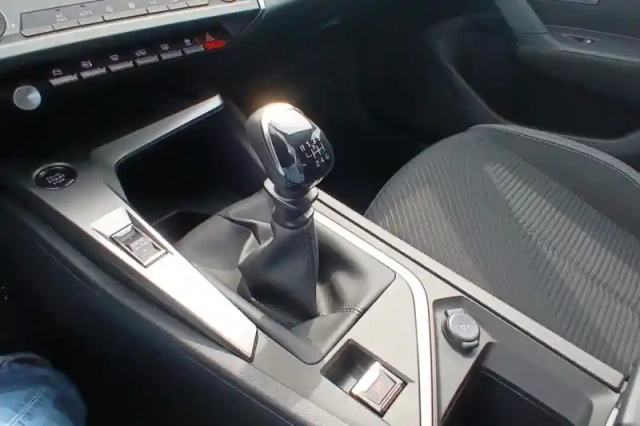 Peugeot 308 puretech 130ch s&amp;s bvm6 — photo 22