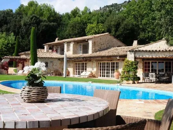 Propriété 332 m²