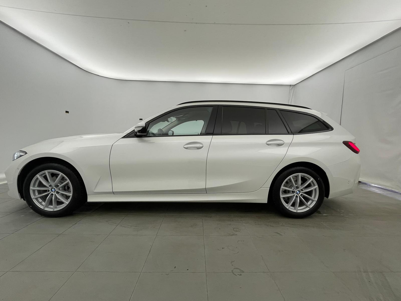 BMW Touring 318i 156 ch BVA8 — photo 2