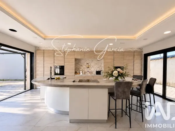 Maison 6 pièces 300 m²