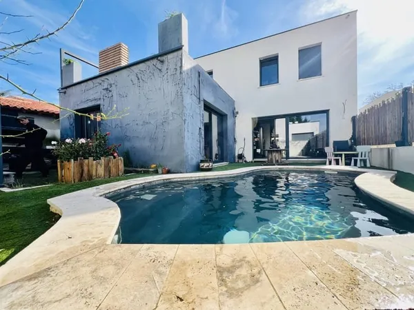 Vente villa T6 - local professionnel - garage - piscine