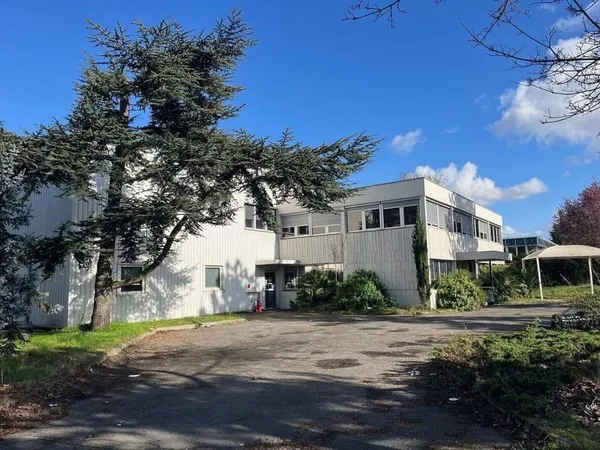 Local d'activité 1320 m²