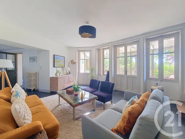 Maison 12 pièces 210 m²