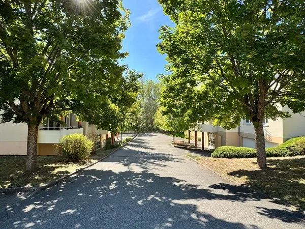 Grand 3/4 pièces de 85 m² avec terrasse, garage et parking