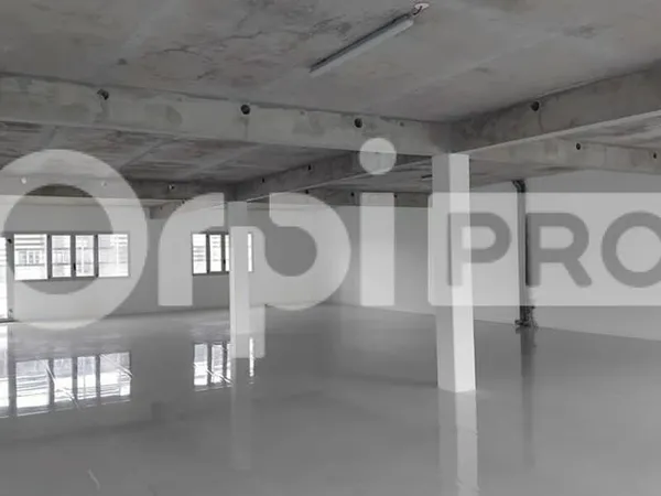 Local 194 m²