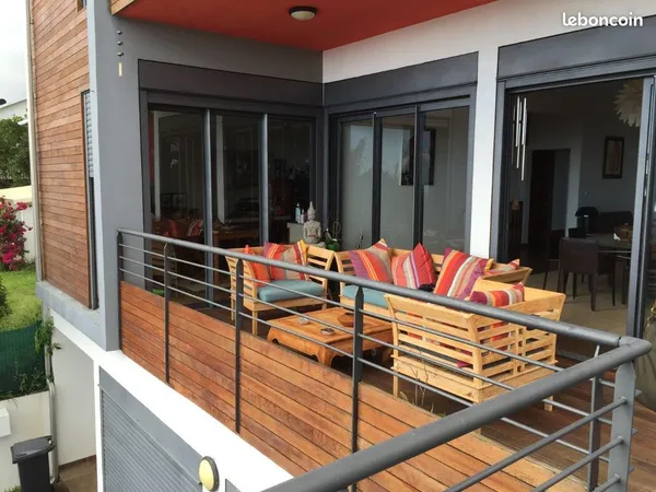Chambre en colocation dans maison 200m2 Ste Clotilde