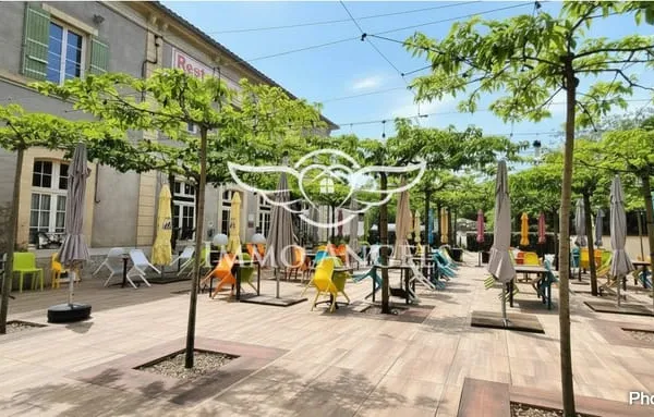 Local commercial 6 pièces 472 m²