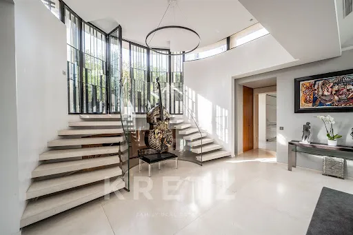 Maison 8 pièces 425 m²
