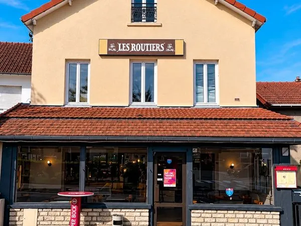 Murs et fonds de commerce - Bar Restaurant + Logements - Viry-Châtillon