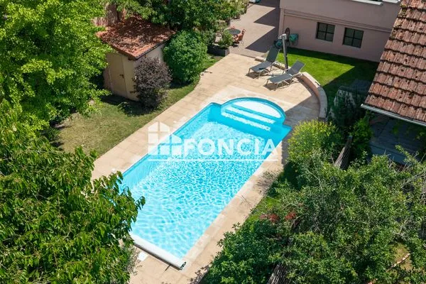 Maison 8 pièces 237 m²