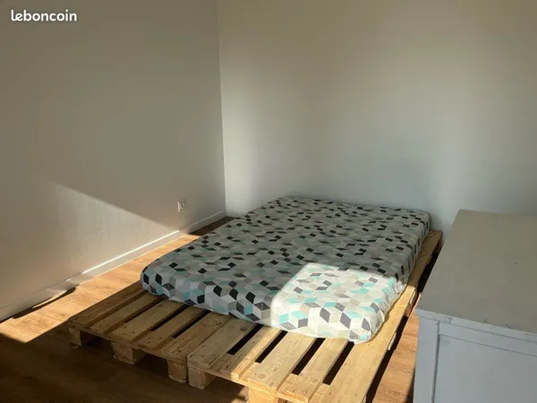 Chambre meublée