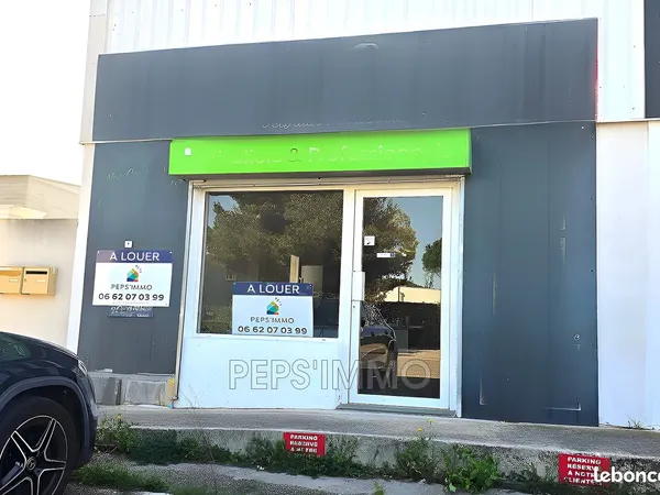 Local commercial 106 m² Saint-Mitre-les-Remparts