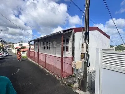 ??A vendre Maison d'habitation (2 F3) avec rendement locatif - Quartier Sainte-Thérèse, Fort-de-Fran