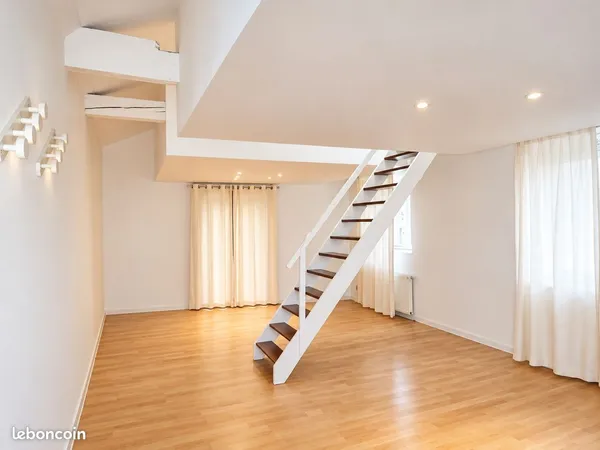 Duplex loft hyper-centre - 56 m² au sol - Chauffage inclus - Très calme