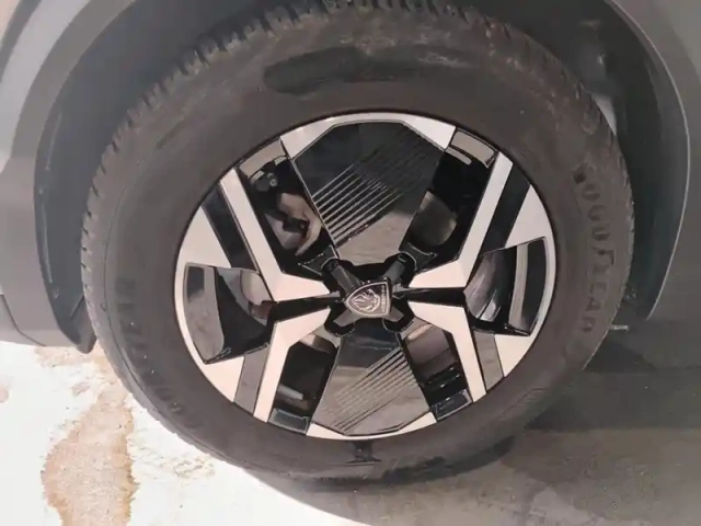 Peugeot 2008 turbo 100 ch bvm6 allure — photo 15