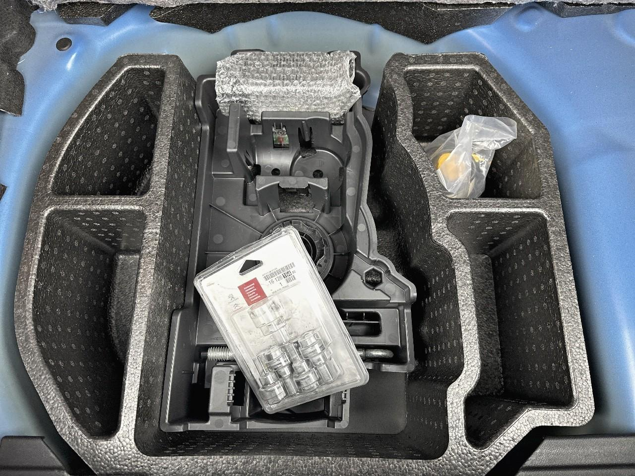 Peugeot 208 puretech 100 s&s bvm6 allure — photo 36