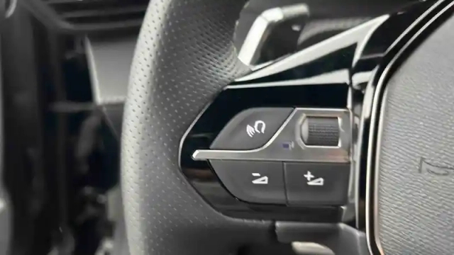 Peugeot 208 hybrid 145 ch e-dcs6 — photo 13