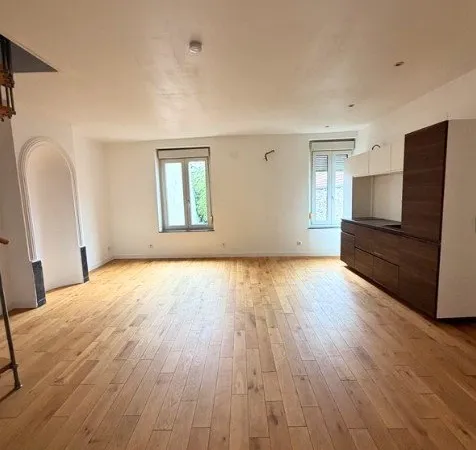 Appartement - 1er étage - 75 m2 - 3 pièces - Non meublé