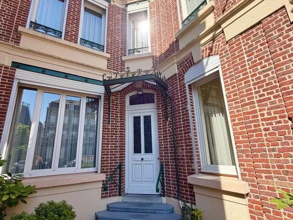 Maison 9 pièces 223 m²