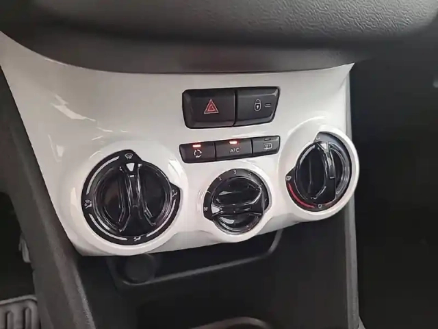 Peugeot 208 puretech 68ch bvm5 — photo 18