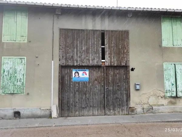 Ancien corps de ferme .