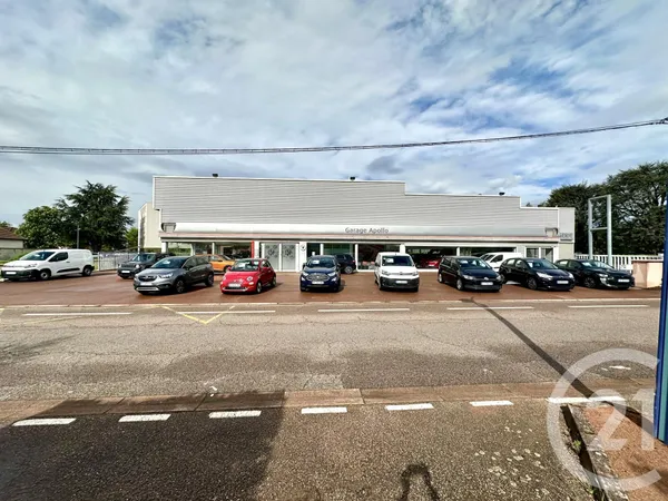 Local 700 m²