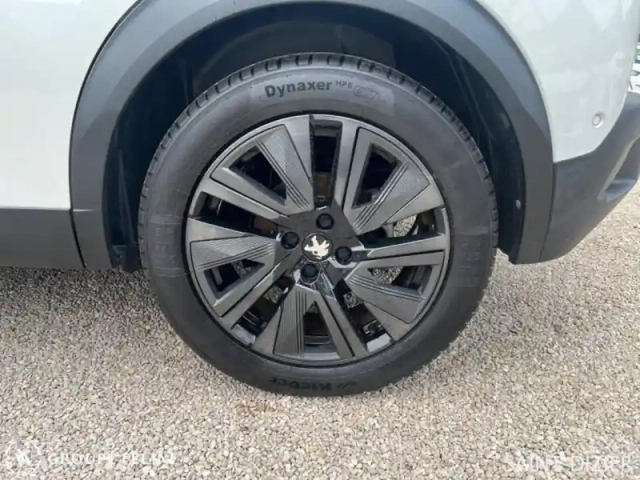 Peugeot 2008 e- 136ch gt — photo 11