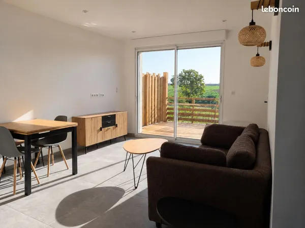 T2 meublé refait à neuf avec terrasse plein sud et entrée indépendante