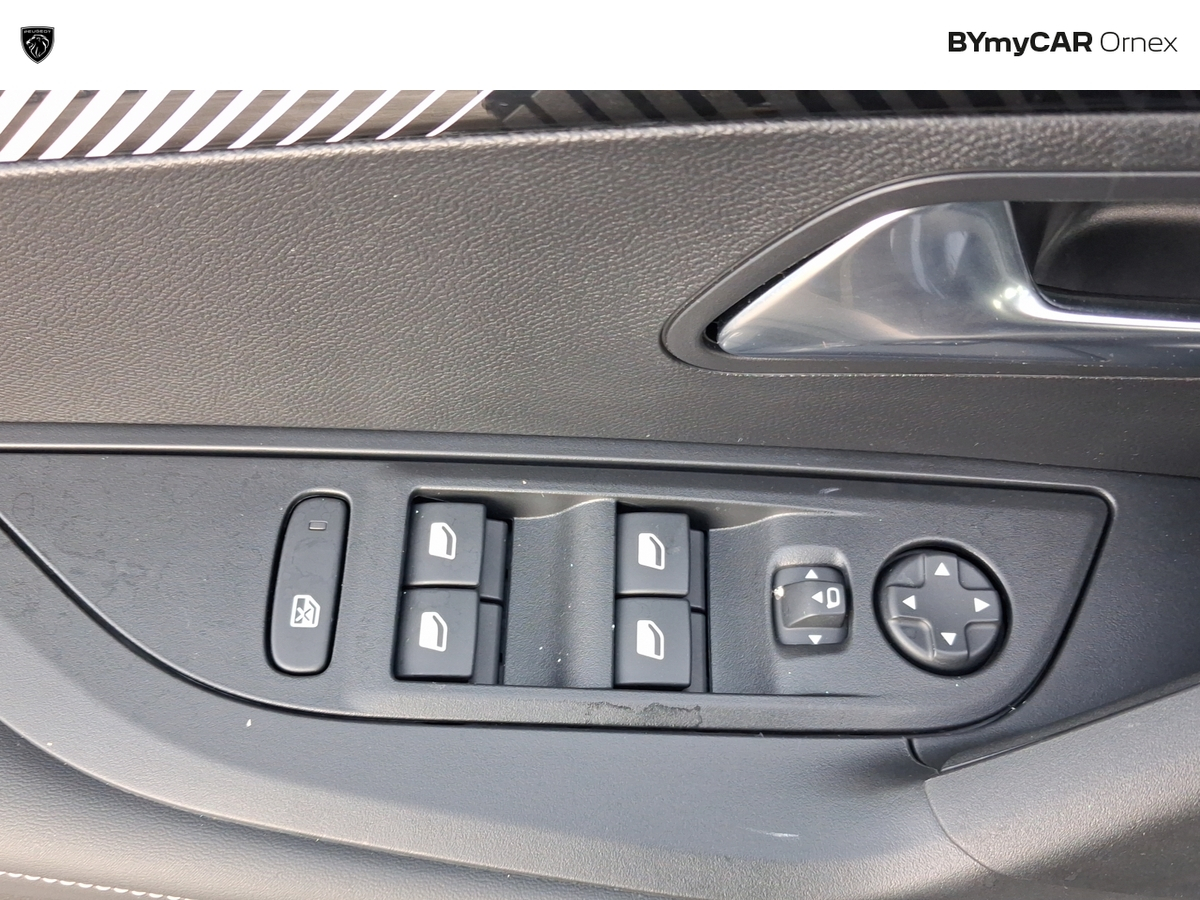 Peugeot 2008 Hybrid 145 e-DCS6 — photo 19