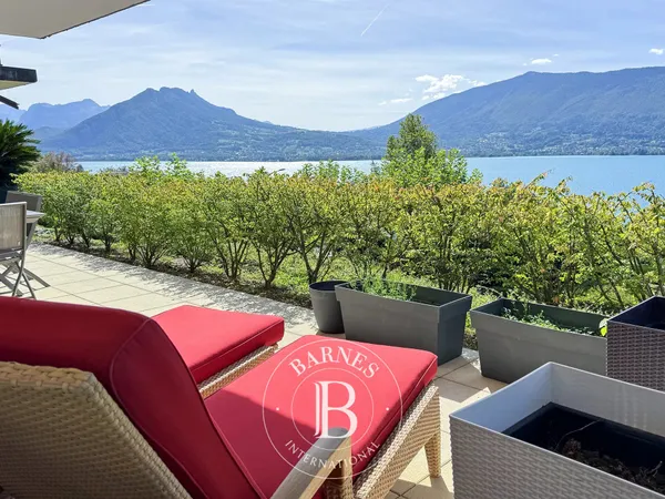 BARNES ANNECY - APPARTEMENT VUE LAC - TERRASSE - GARAGE ET CAVE - PISCINE PRIVATIVE