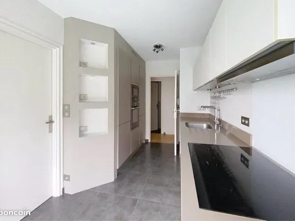 T4 94m2 avec balcon et garage -Dernier étage - Roucas-Blanc