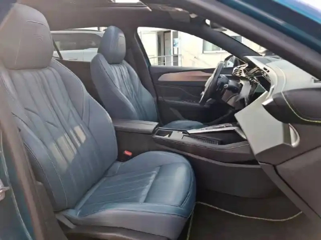 Peugeot 408 phev 225 e-eat8 — photo 36