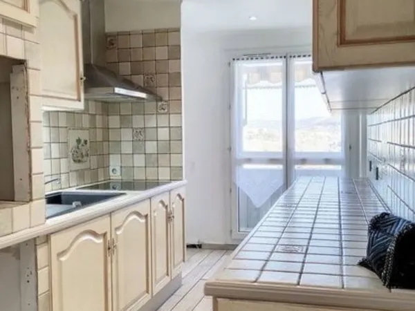 T5 avec place de parking 100m2 299.000€ Marseille 11ém