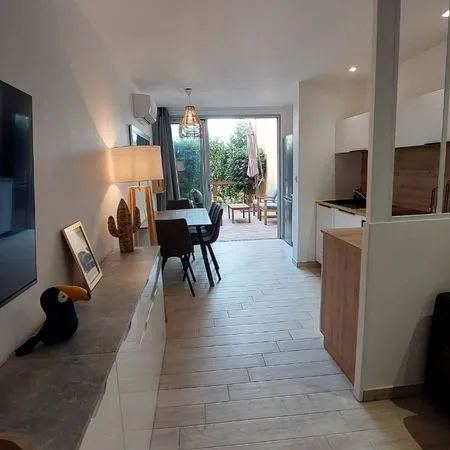 Grand studio avec terrasse
