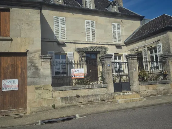 Grande maison de caractère à rénover !