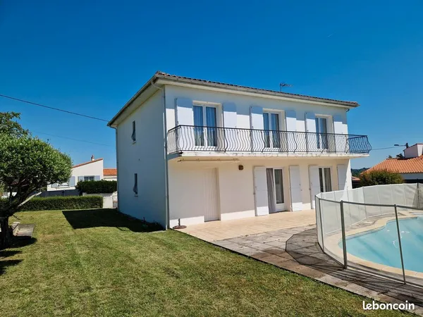 Belle maison de 129 m² à Saintes rive gauche, 4 chambres, jardin et piscine