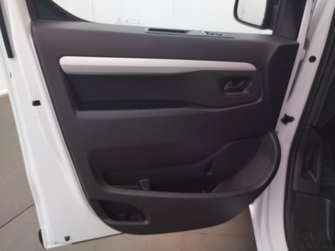 Citroën Jumpy cab approfondie m bluehdi 145 s&s eat8 — photo 23