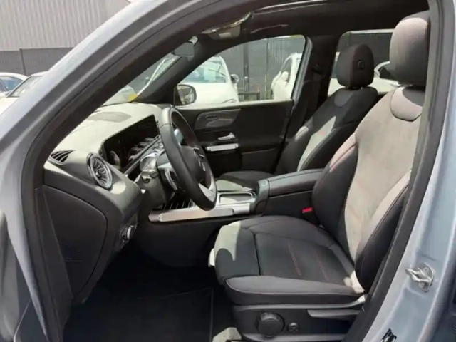 Mercedes Glb 200 d amg line — photo 33