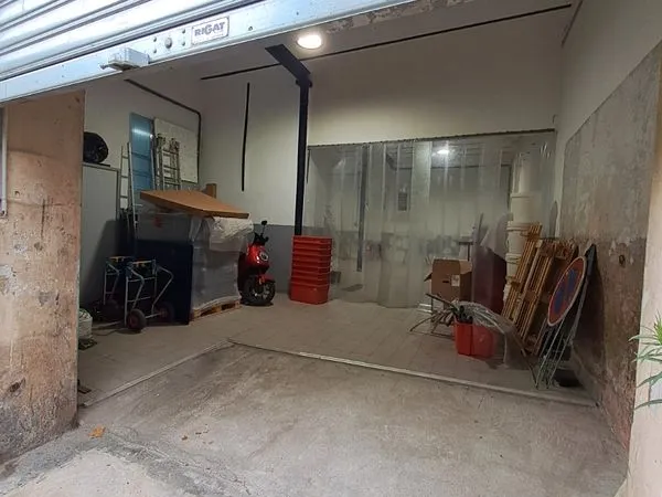 Local commercial atelier garage entrepot