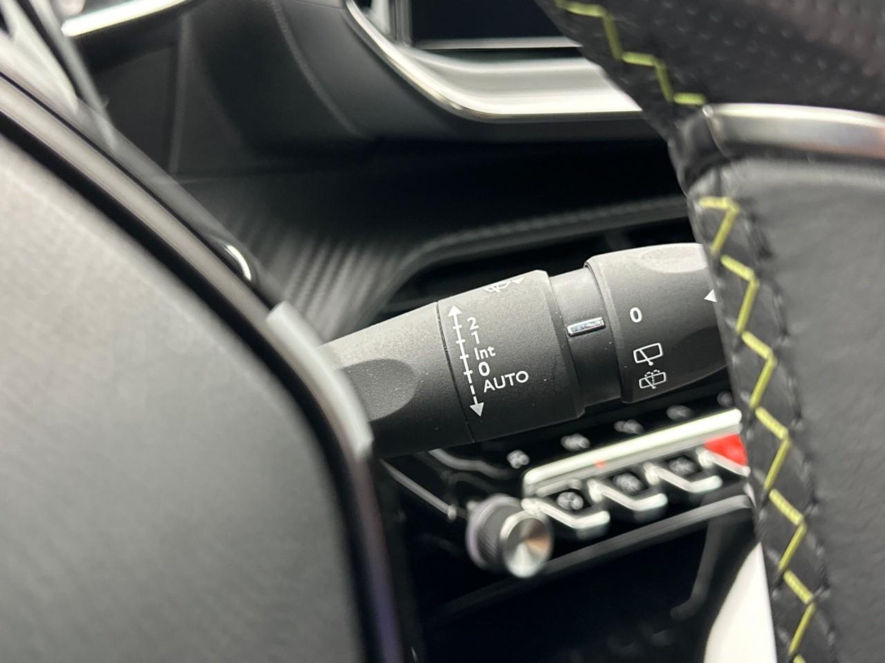 Peugeot 2008 electrique 136 ch gt pack — photo 18