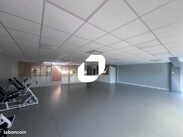 Bureau 135 m²