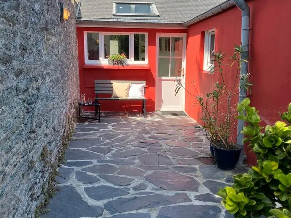 Location maison meublée avec petit jardin et petite terrasse