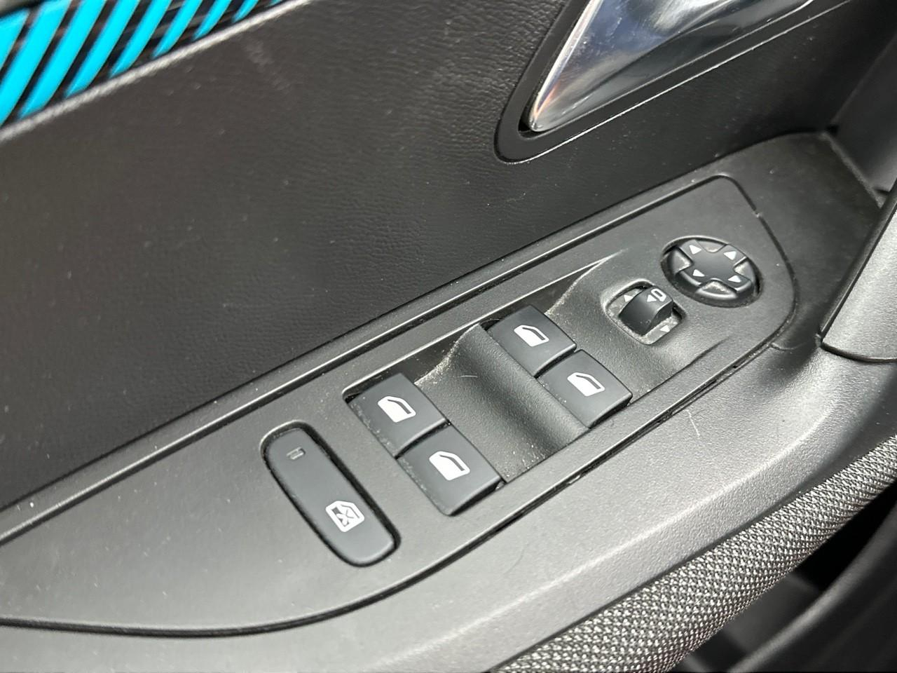 Peugeot 2008 puretech 130 s&s bvm6 style — photo 15