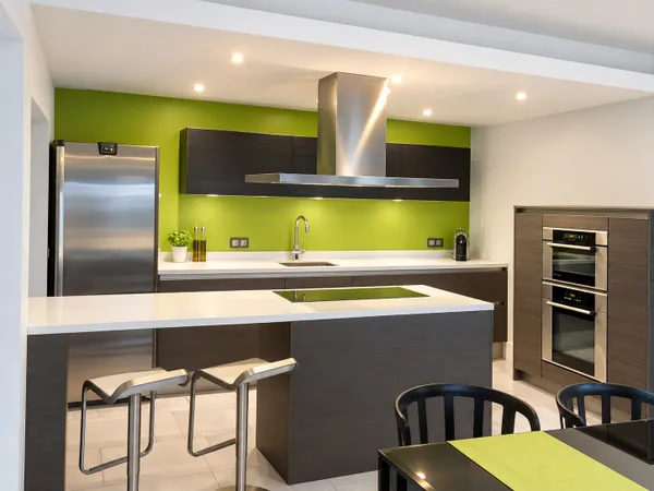 VAUCRESSON- 3 PIÈCES MEUBLÉ 87 M² - BALCON - PARKING- PROCHE GARE Ligne L (la Défense ST Lazare)