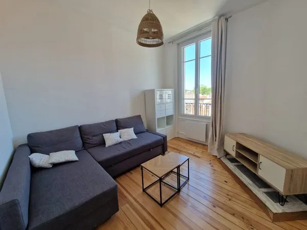 CENTRE VILLE BEAU T2 MEUBLE