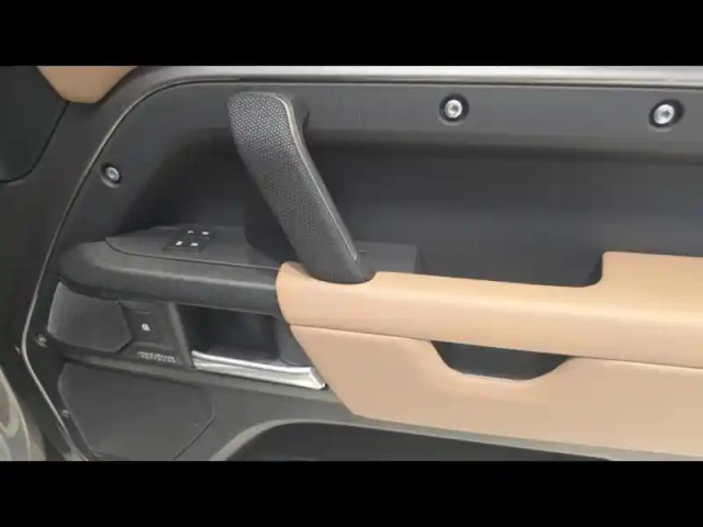 Land Rover Defender 110 2.0 p300e phev x — photo 18