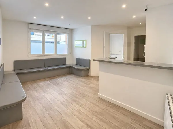 CHAMPIGNY-SUR-MARNE LOCAL PROFESSIONNEL DE 74 m2 AVEC JARDIN PRIVATIF